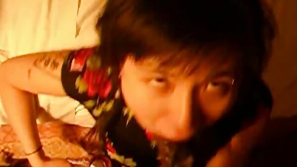 Anak ayam berambut perang Stevie Shae dengan kulit video lucah mat saleh pucat keldai mengongkek dan menunggang zakar