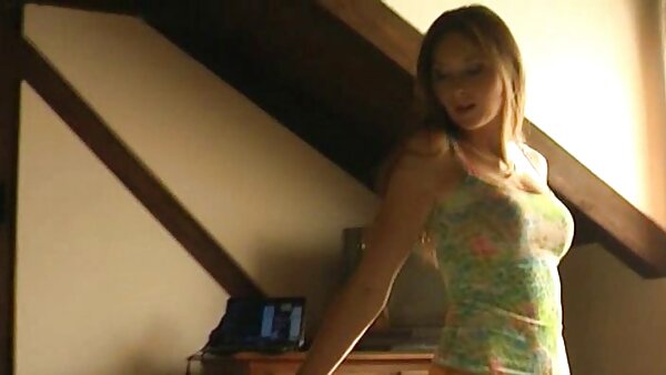 Anak perempuan pelacur muda Stephanie West mendapat intim dengan kekasihnya yang video lucah beromen lebih tua