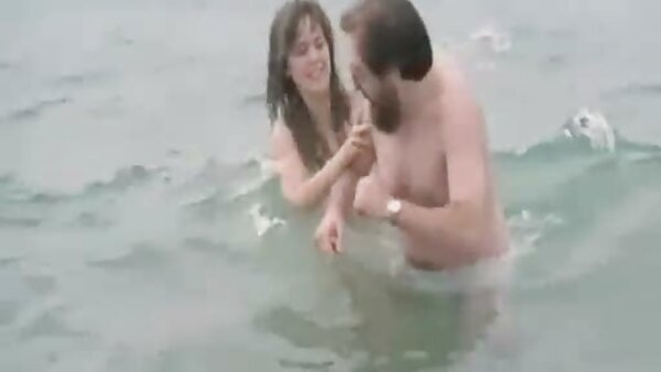 Inna dan Zhenia remaja Rusia yang suka sex lucah video mandi bersama