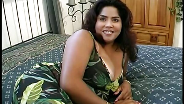 Jasmine Maybach lebih suka hanya untuk mendapatkan cerucuk didorong tepat di atas lantai video lucah ibu